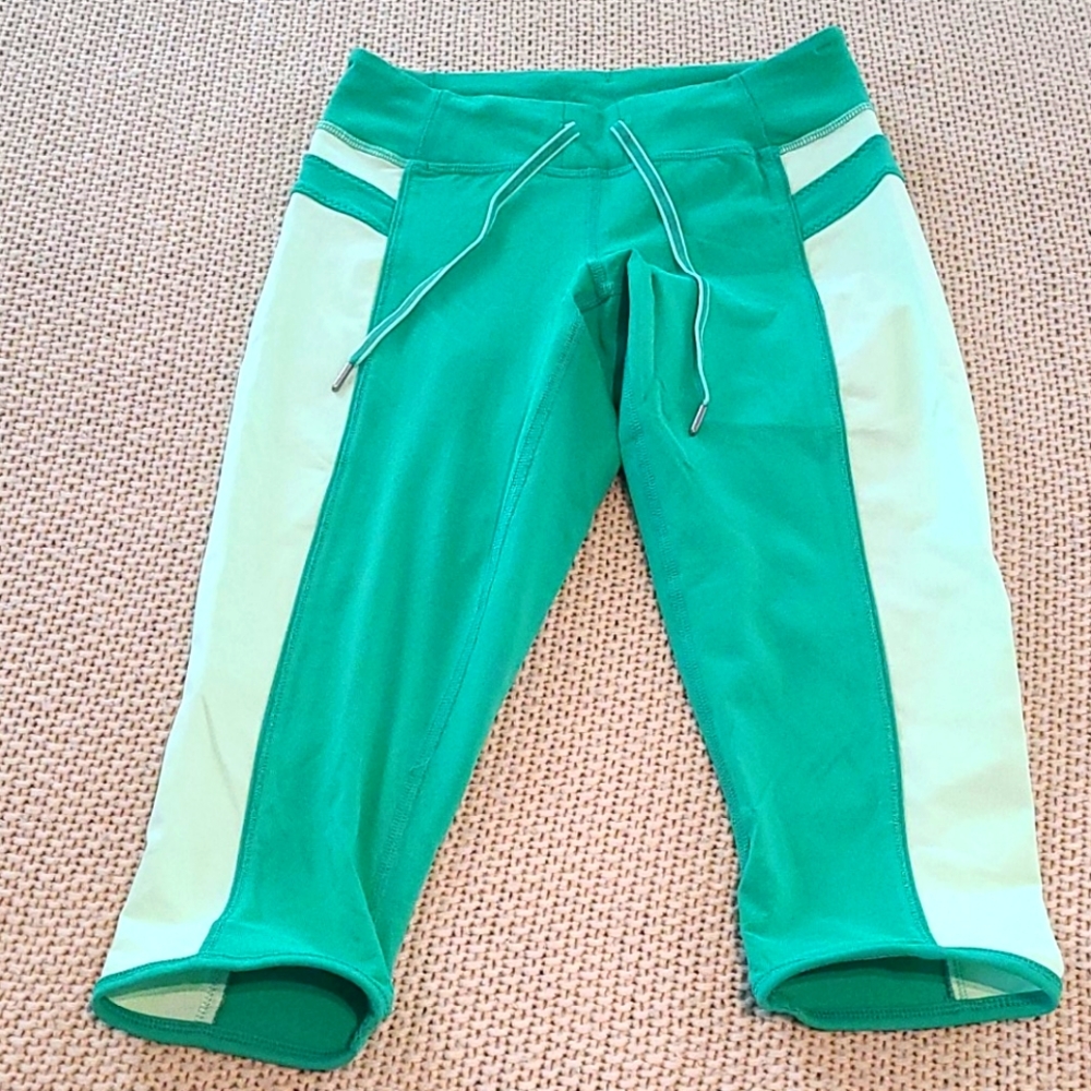 Lululemon cropped leggings size 4